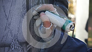 The master manually engraves the icon on the stone