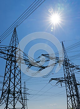 Masts and power line for high voltage power