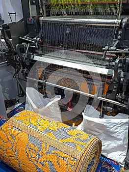Mat weaving machine