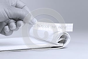 Notebook word in Italian as` Blocco note`