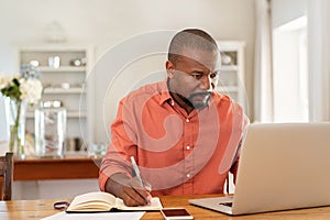 Mature man working img