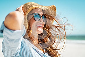 Mature woman with beach hat and sunglasses