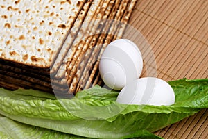 Matzot, eggs and lettuce