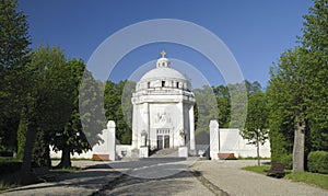 Mauzoleum Andrassyho u hradu Krásná Horka