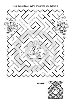 Maze game for kids - owls trim the christmas tree