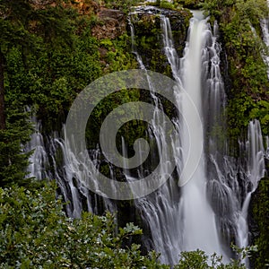 Mcarthur-Burney Falls, detail and close