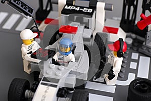 McLaren Mercedes Pit Stop by LEGO Speed Champions