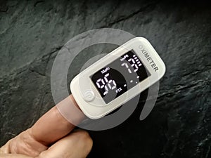 Measuration oxygen level with pulse oximeter