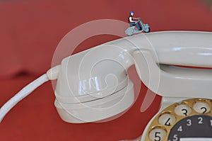 Measure H0 diorama: isdn high speed telephone shown as scooter on phone handset