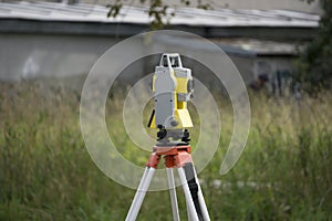 Measurement device on a tripod