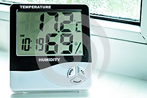 Measurement of temperature and humidity in the room. Plastic windows