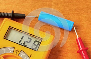 Measuring with digital multimeter