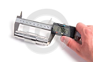 Measuring with electronic digital caliper