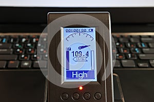 Measuring the level of the electric field near a computer or laptop. EMF meter
