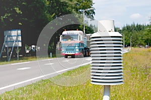 Measuring traffic pollution