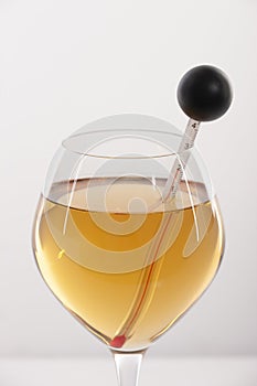 Measuring White Wine Temperature with a Wine Thermometer