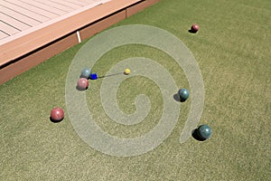 Measuring for the winner in bocce