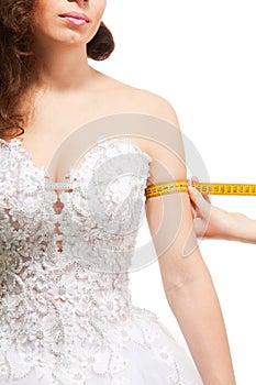 Measuring woman's arm size