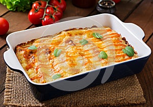 Meat cannelloni sauce bechamel.