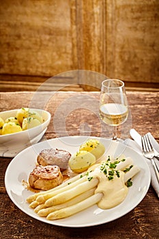 Meat and potatoes with asparagus and wine