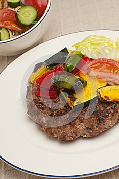 Meat rissole with vegetables