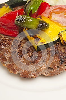 Meat rissole with vegetables