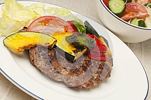 Meat rissole with vegetables