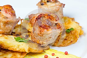 Meat roses with potato pancakes