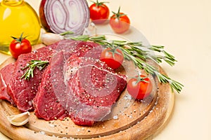 Meat in salt and pepper on a round plate