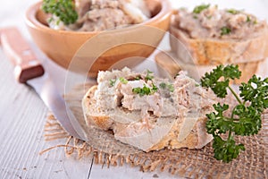 Meat spread and bread