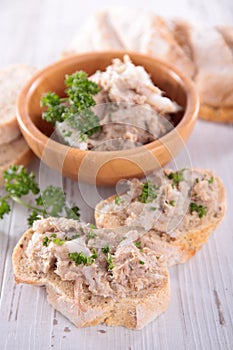 Meat spread and bread