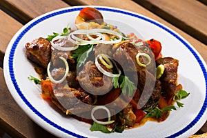 Meat stew with bell pepper, tomatoes, mushrooms (Kavarma)