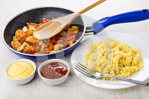 Meat with sweet pepper, spoon, mayonnaise, ketchup, pasta, fork