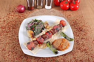 Meat and tomato kebabs with fresh peppercorns