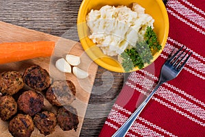 Meatballs with mashed potatoes and garlic