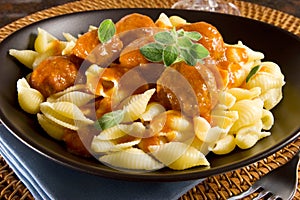 Meatballs and pasta shells