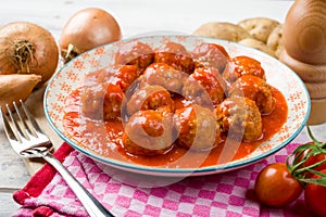 Meatballs in tomato sauce