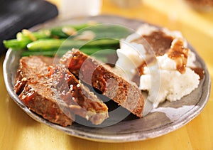 Meatloaf with greenbeans and mashed potatoes