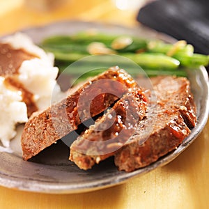 Meatloaf with greenbeans and mashed potatoes
