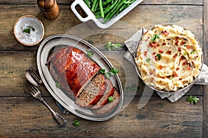 Meatloaf with mashed potatoes and green beans