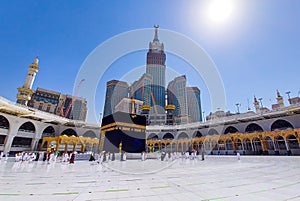 The Holy Kaaba Mecca - Pilgrims return to Masjid al-Haram in Makka for limited umrah as  coronavirus restrictions - face mask wear