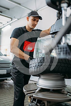 Mechanic change tire, repairing service