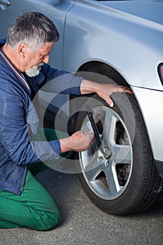 Mechanic changing a wheel