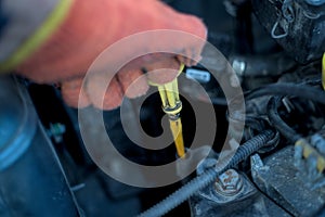 Check the oil level in car engine