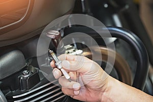 Mechanic Check Spark Plug Inspection and Maintenance, Inspection Prior to Installation in engine ignition and electrical systems