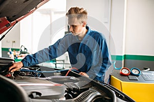 Mechanic connects air conditioning system