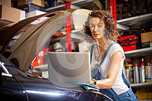 Mechanic diagnoses the car engine works