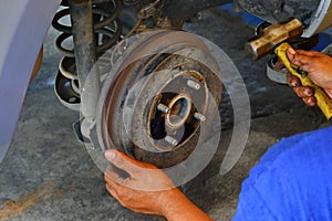 The mechanic is fixing the problem car.