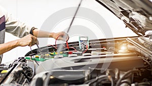 Mechanic inspecting the vehicle electrical system according to the usage period