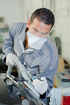 Mechanic polishing car frame